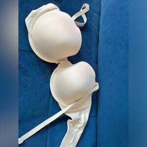 Never worn - convertible strap bra 36D